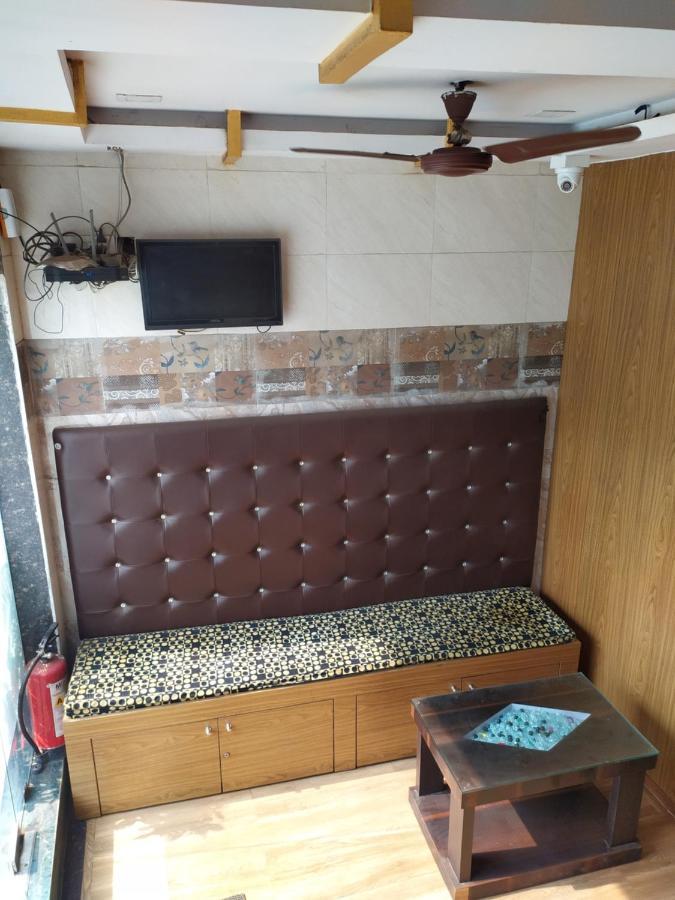Super Dormitory Ac Deluxe Мумбаї Екстер'єр фото