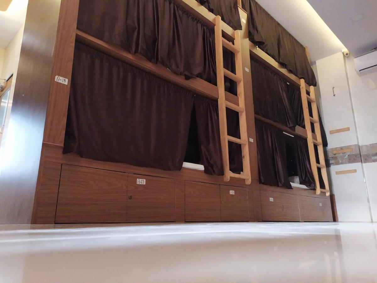 Super Dormitory Ac Deluxe Мумбаї Екстер'єр фото