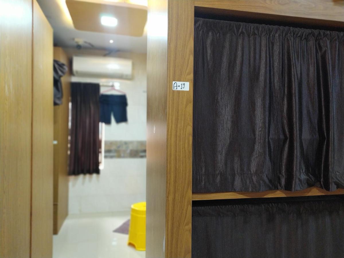 Super Dormitory Ac Deluxe Мумбаї Екстер'єр фото