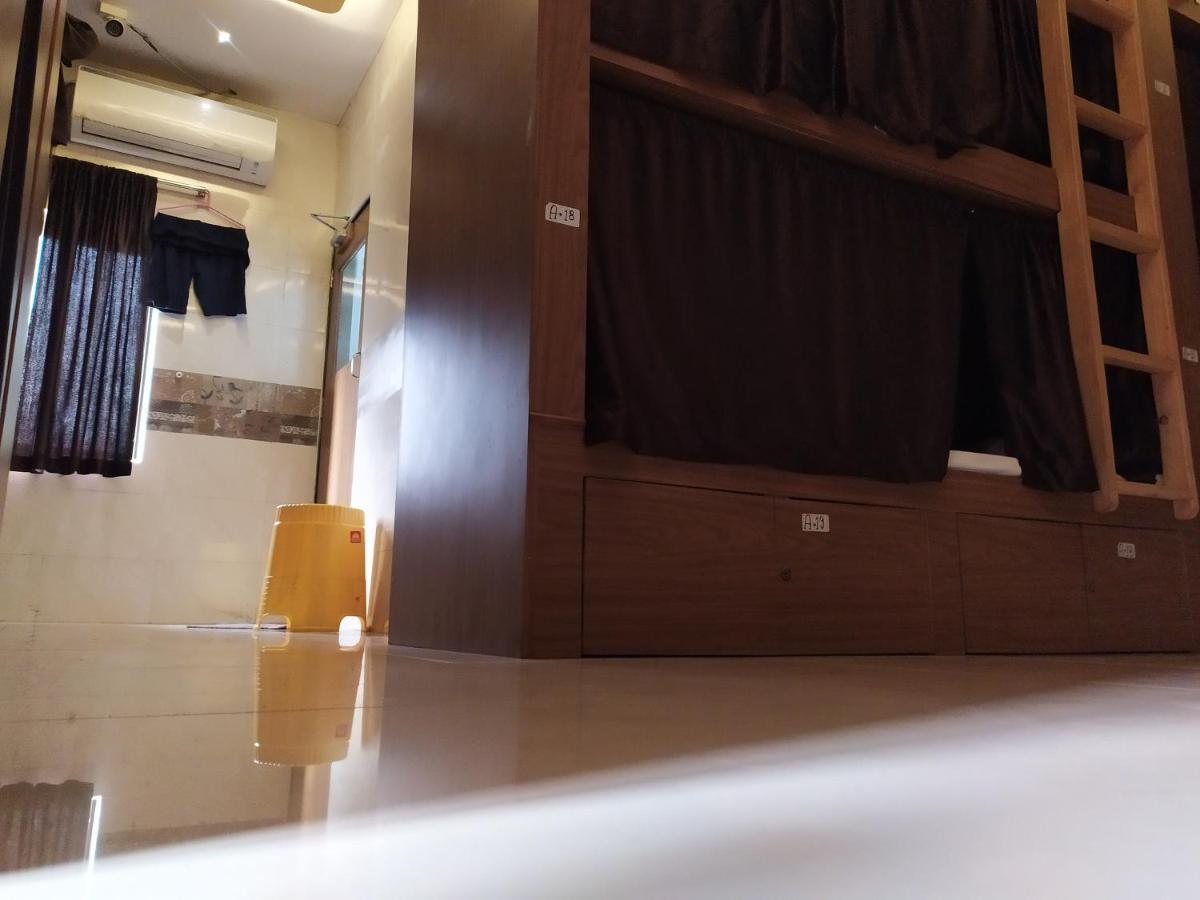 Super Dormitory Ac Deluxe Мумбаї Екстер'єр фото
