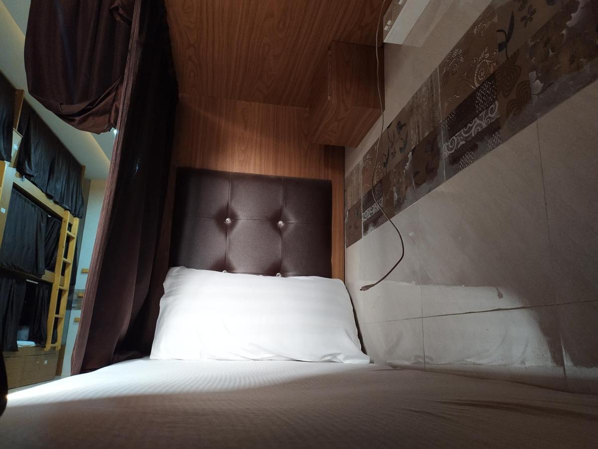 Super Dormitory Ac Deluxe Мумбаї Екстер'єр фото