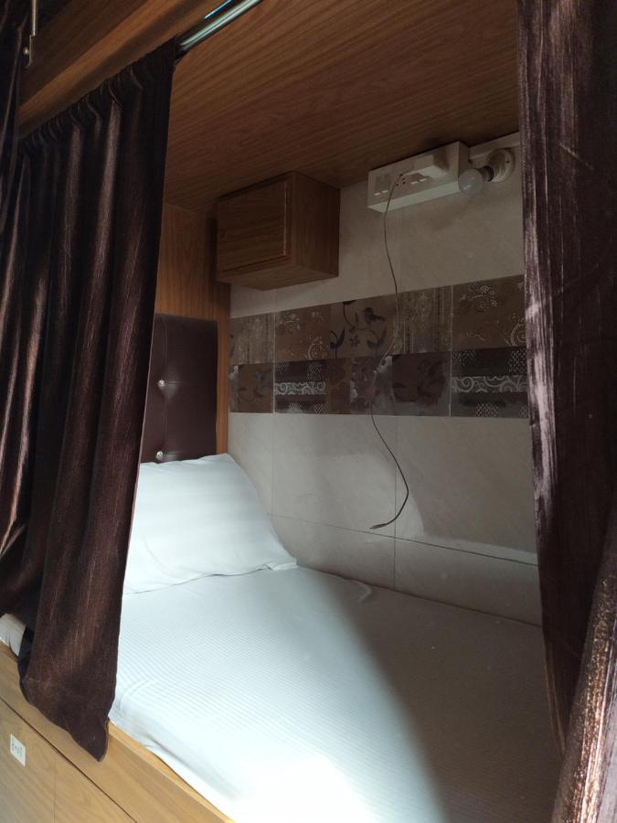 Super Dormitory Ac Deluxe Мумбаї Екстер'єр фото