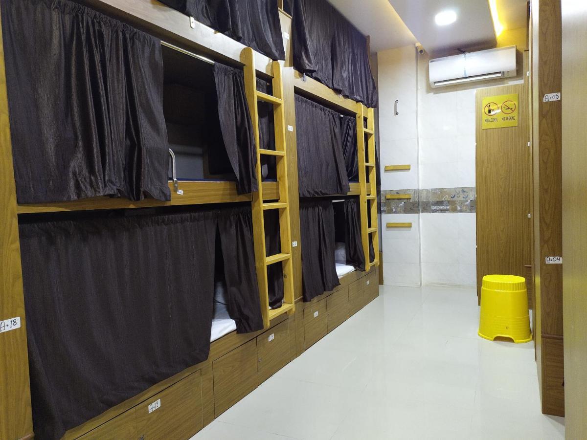Super Dormitory Ac Deluxe Мумбаї Екстер'єр фото